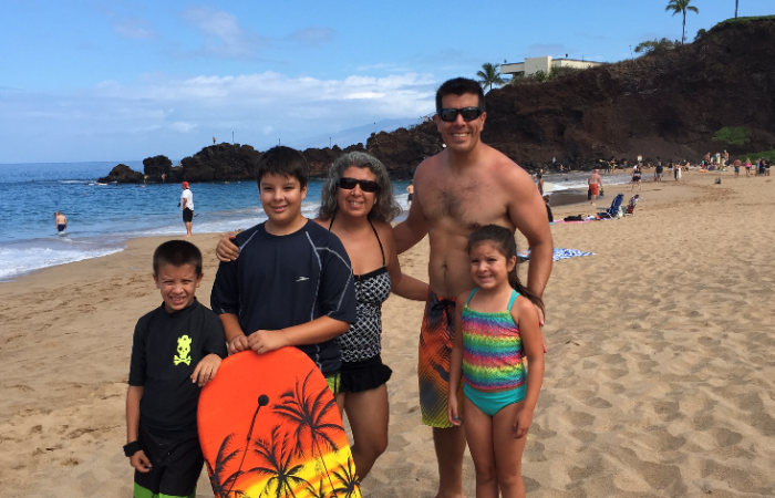 dadgoesgreen_about-me-family-at-beach