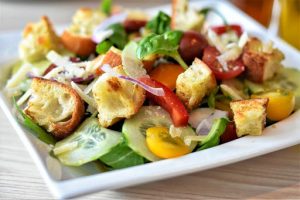 salad with croutons