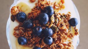 fiber granola blueberries healthy